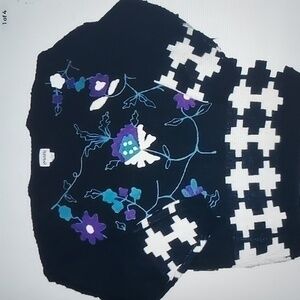 Women’s Vintage Imari Brand black sweater BluePurple flowers Size M
